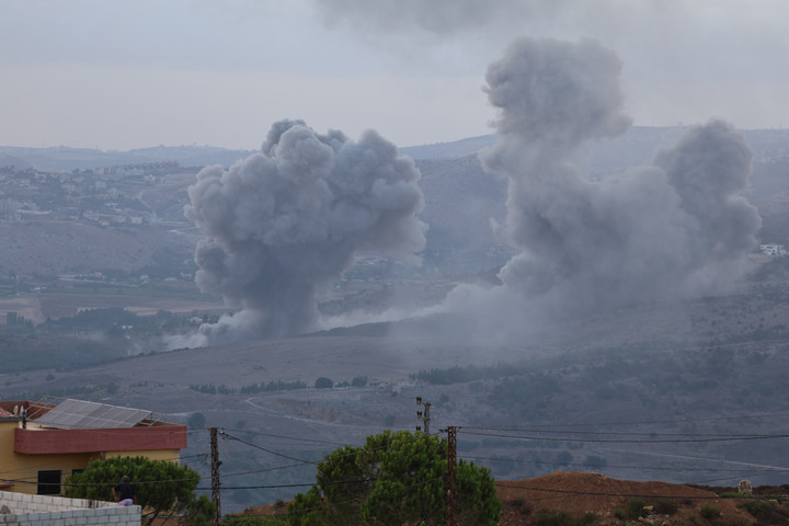 Izrael bombázni kezdte Libanont