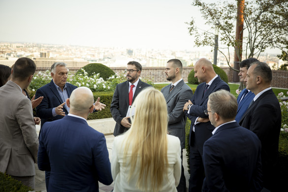 Orbán Viktor közép-európai jogászprofesszorokkal tárgyalt