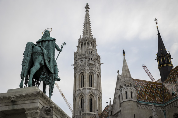 Egyetemistáknak hirdetett pályázatot a Szent István Intézet