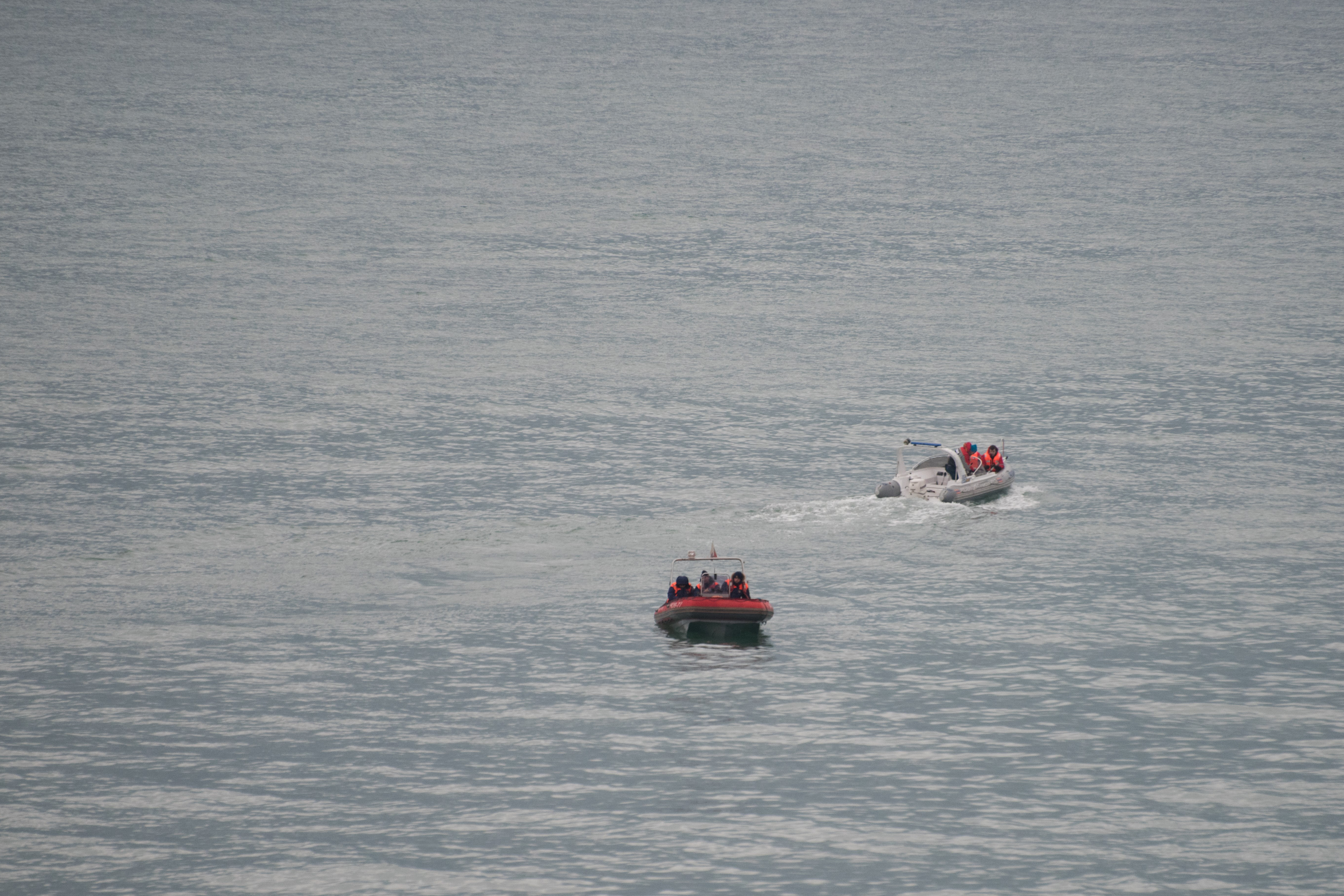 Cserben hagyta a Frontex a három napja veszteglő migránshajót Kép