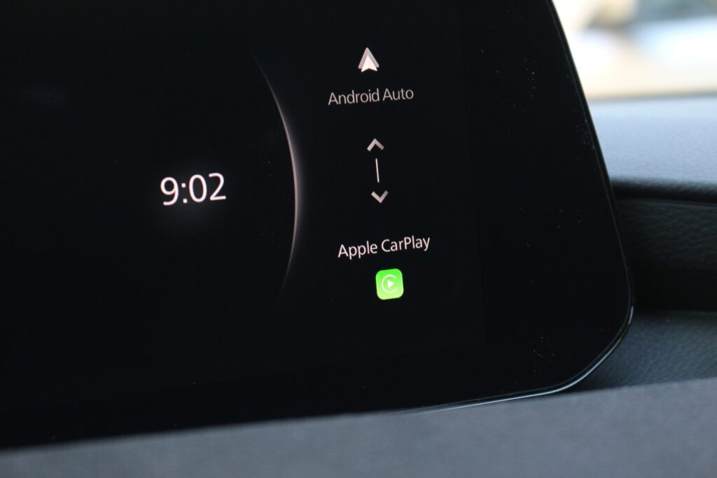 Mazda3 e-Skyactiv Apple CarPlay