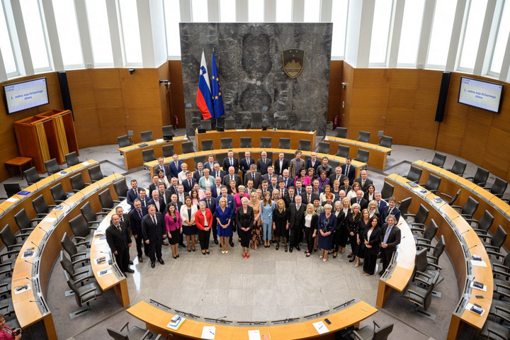 Új oktatási és védelmi miniszterről szavazott a parlament