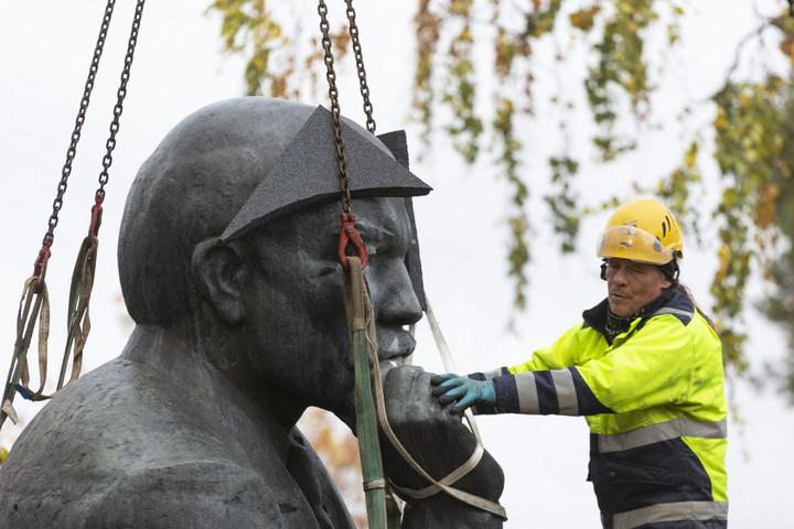 Good by, finn Lenin