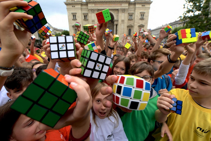 Fotó: AFP/Ferenc Isza Rubik ritkaságok kiállítása