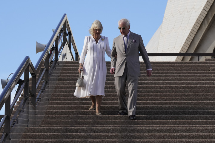 Fotó: AFP/Pool/Mark Baker Hasonló ruhában, ugyanazon a helyen fotózkodott Kamillla királyné és Meghan Markle