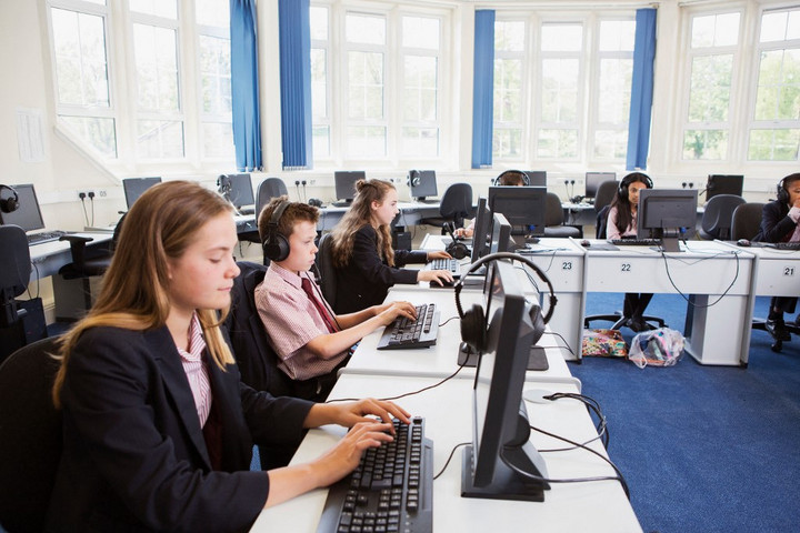 Közel kétezren regisztráltak a legnagyobb hazai informatikai versenyre