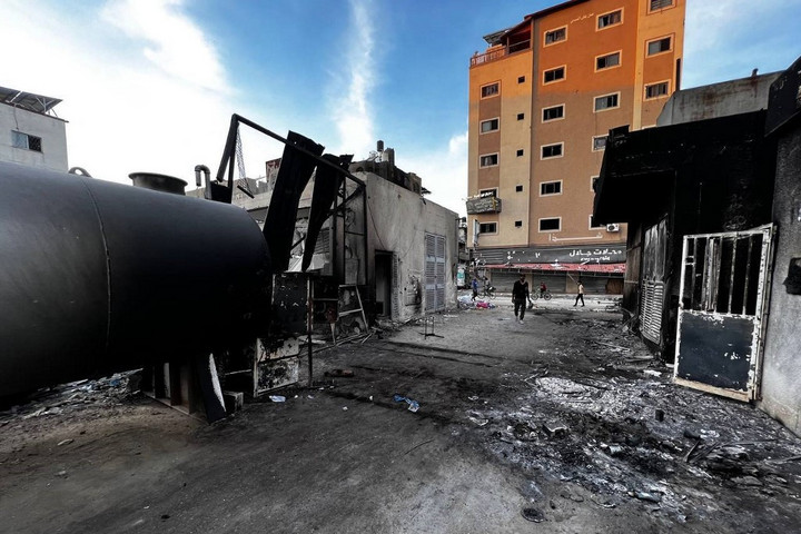 Fotó: AFP/Anadolu/Mousa Salem Az izraeli hadsereg a Hamász mintegy hatvan fegyveresét fogta el egy gázai kórházépületben