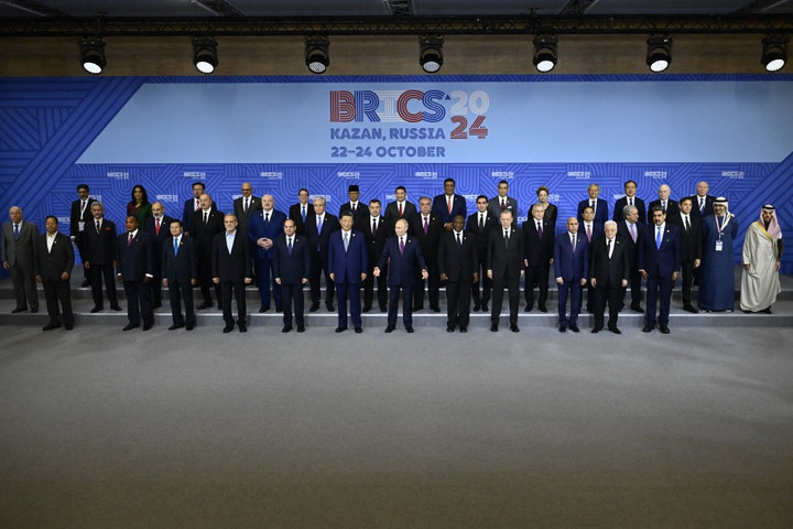 Békét teremtenének a BRICS államok