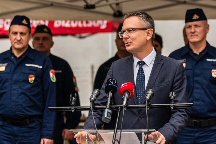 Fotó: Facebook/Rétvári Bence A drónok az árvíz alatt sem pihentek