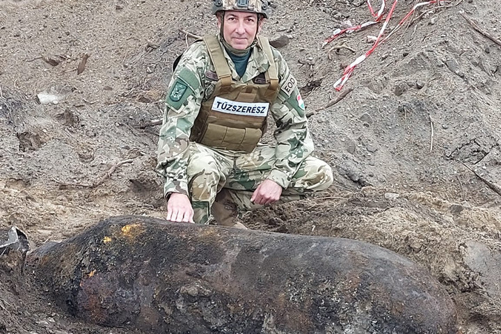 Fotó: Facebook/MH 1. Tűzszerész és Folyamőr Ezred Második világháborús légibombát találtak Csepelnél