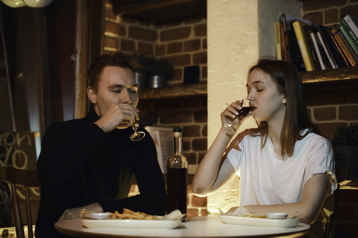 Mi történik a testünkkel, ha lefekvés előtt mindennap bedobunk egy pohárkával?