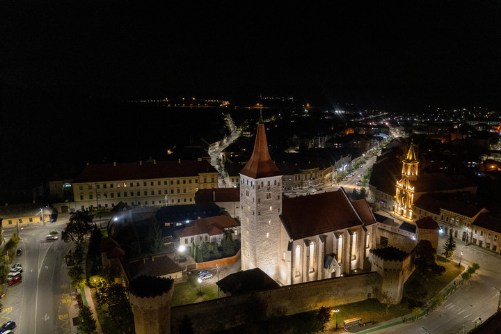 Fotó: MTI/Kiss Gábor Felavatták Nagyenyeden a felújított középkori vártemplomot