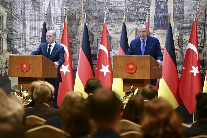 Erdoğan üdvözölte „drága barátja” erőfeszítéseit
