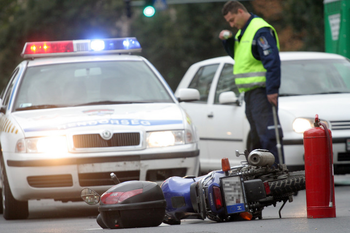 Motorosbarát szalagkorlát Bajna és Héreg között