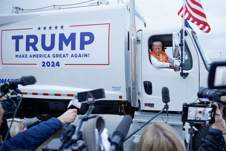 Donald Trump kukásautóba ült + VIDEÓ