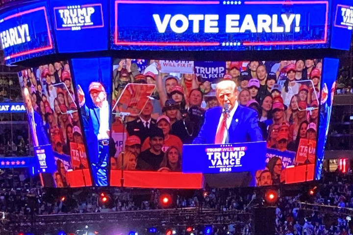 Trump ismertette választási programját
