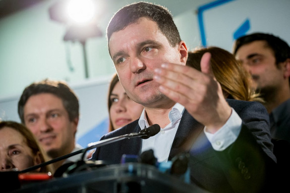 Iktatta jelöltségét Bukarest főpolgármestere