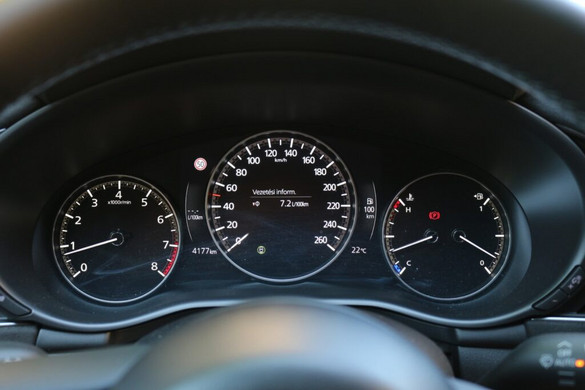 Eszébe jutott már, miért van legalább 200 km/h-ig kalibrálva a sebességmérő?