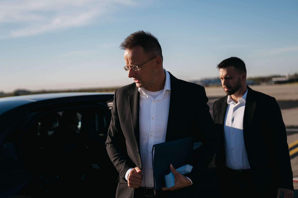 Szijjártó Péter: Több konzul is segíti a magyar szurkolókat + VIDEÓ!