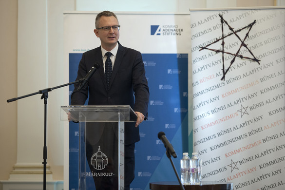 Dobrev a kormányra lőtt, de a DK-frakciót találta el