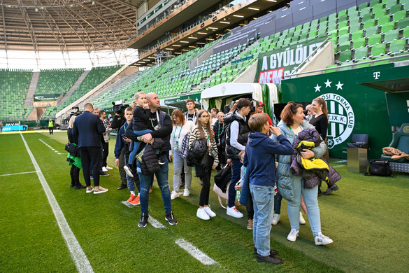 Gyógyuló gyerekeket láttak vendégül a Groupama Arénában