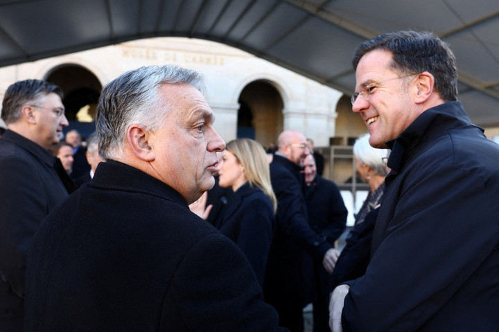 Orbán Viktor a NATO főtitkárával tárgyal hétfőn
