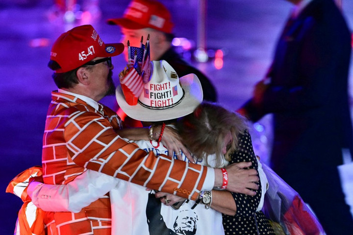 Trump összetörte a kék falat