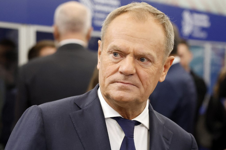 Pofont kapott Tusk – nem is kicsit