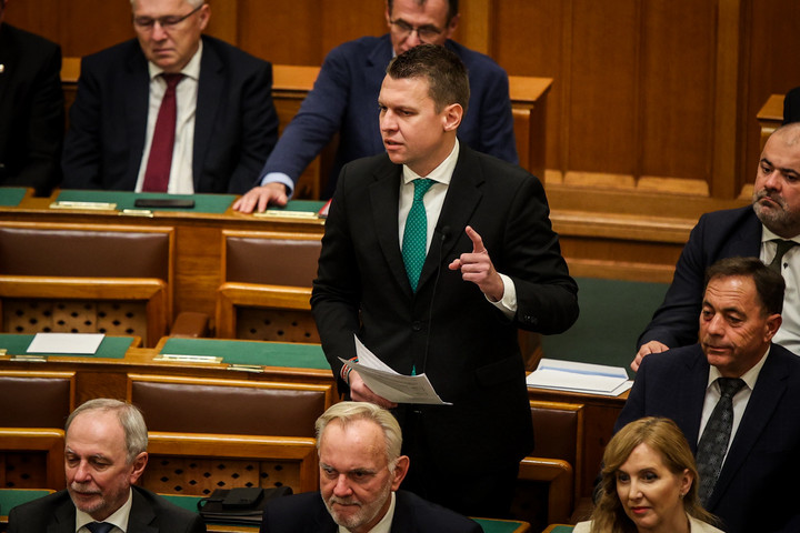 Fotó: MH/Török Péter Menczer Tamás: Fontos hír 300 ezer fiatalnak!