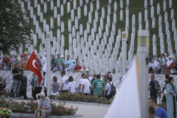 Beismerte a srebrenicai mészárlásban való bűnösségét egy szerb tábornok
