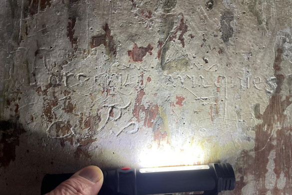 Baljós pentagrammákat találtak egy brit birtokon