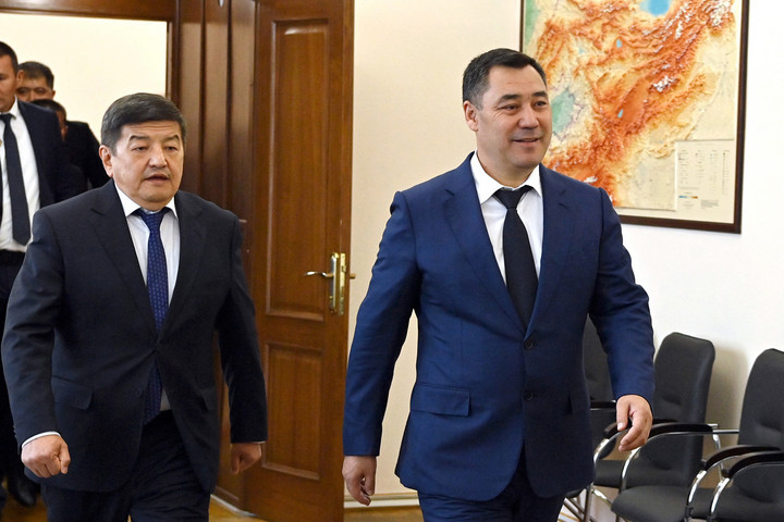 Menesztette a kormányfőt a kirgiz elnök