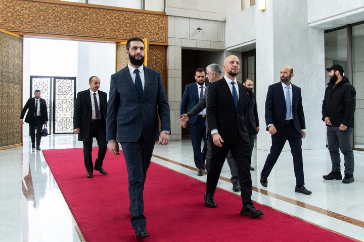 Fotó: AFP/Anadolu/Emin Sansar Nem sietik el a választások kiírását Szíriában