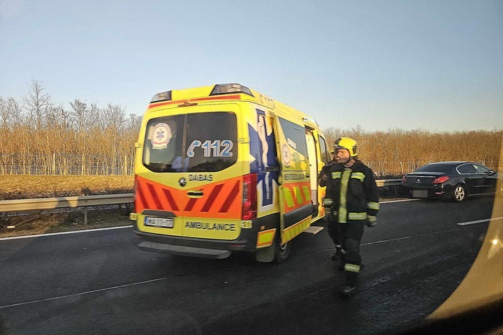 Fotó: MH/Józó Andrea Balesetek miatt torlódik a forgalom az M5-ös autópálya több szakaszán