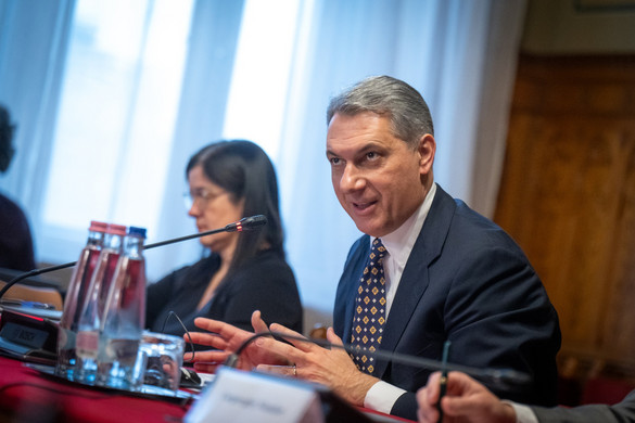 Lázár János: 5000 milliárdos fedezet bemutatásával viheti a főváros a rákosrendezői területet