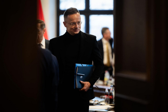 Szijjártó Péter üzent Kijevnek