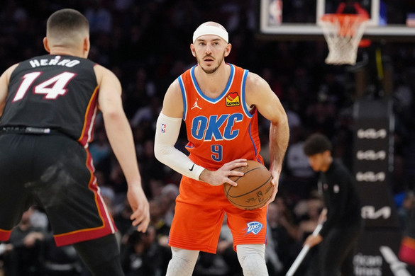 NBA: Szerződést hosszabbított a liga egyik legjobb védőjátékosa