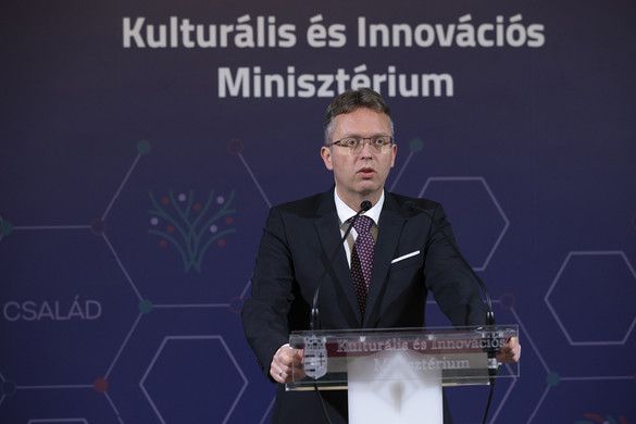 Hankó Balázs: Brüsszel politikailag továbbra is túszul tartja a magyar fiatalokat