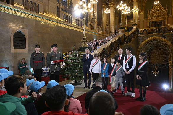 Nyolcszáz hátrányos helyzetű gyereket láttak vendégül a Parlamentben szombaton