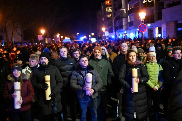 Magdeburg: Élőláncot alkotva emlékeztek a támadás áldozataira