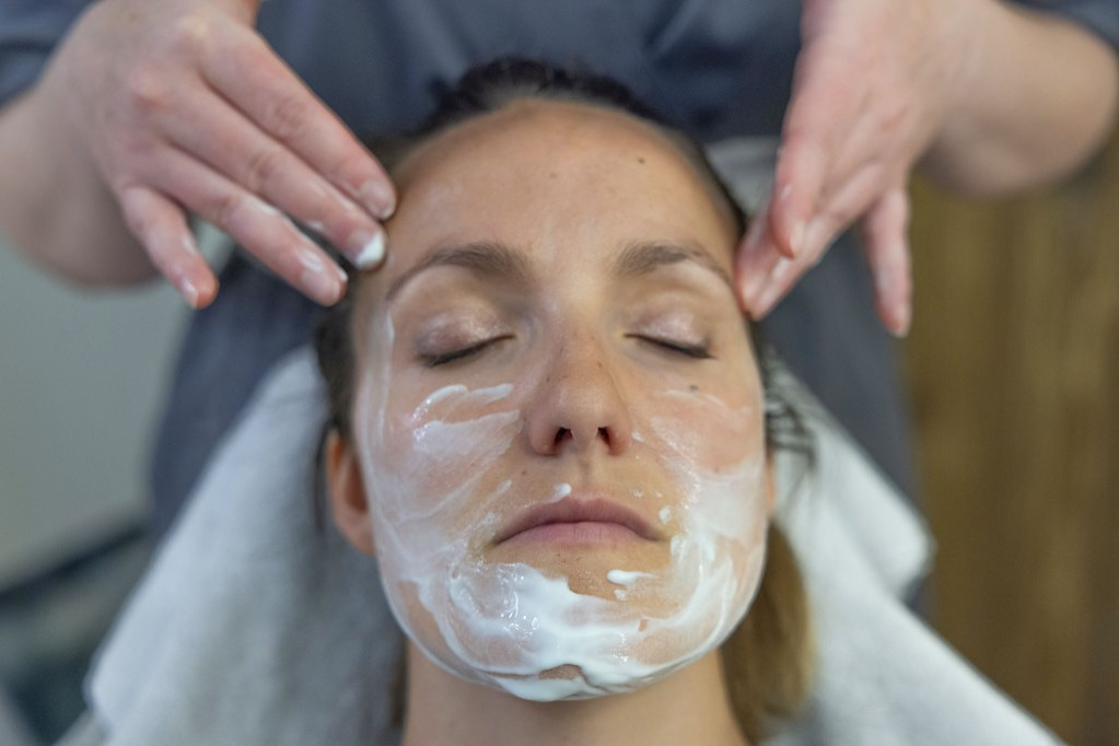 Hogyan ápoljuk a bőrünket és hajunkat a fűtési szezonban?