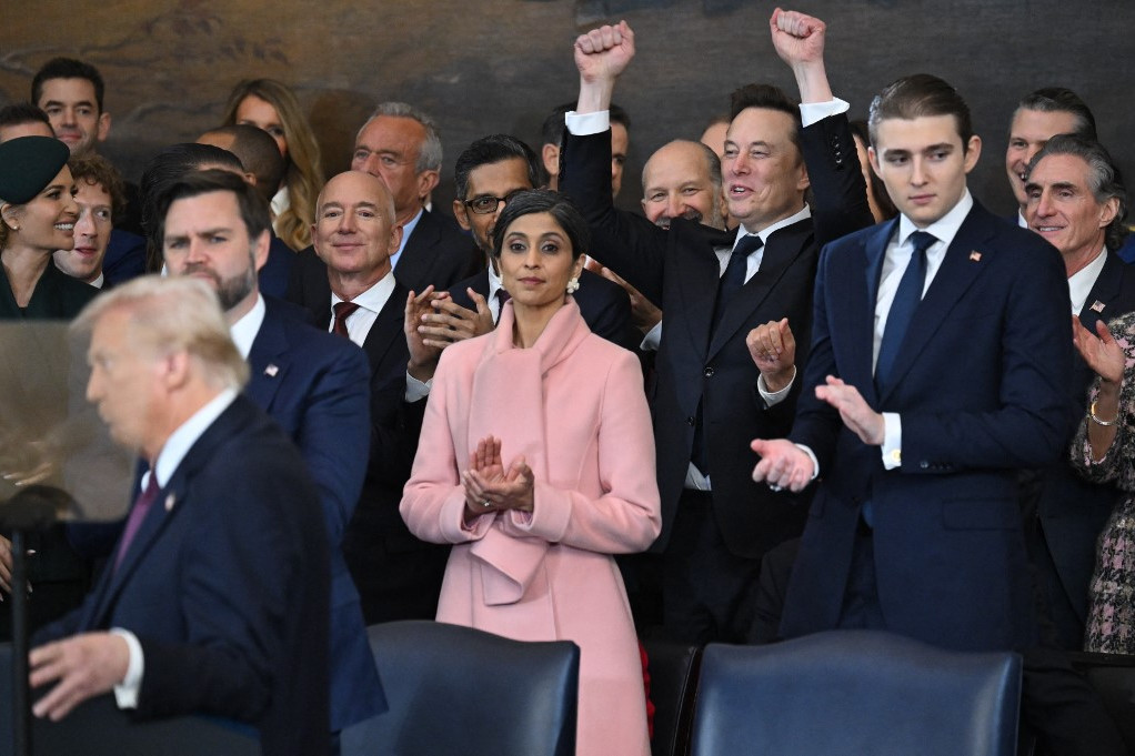 Elon Musk, a Tesla és a SpaceX vezérigazgatója kitörő örömmel támogatta Donald Trump amerikai elnök beszédét a washingtoni Capitolium Rotundájában, 2025. január 20-án