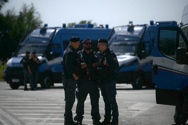 Fotó: AFP/Filippo Monteforte Nápolyban a zsidó közösség elleni támadásra készülő férfit tartóztattak le