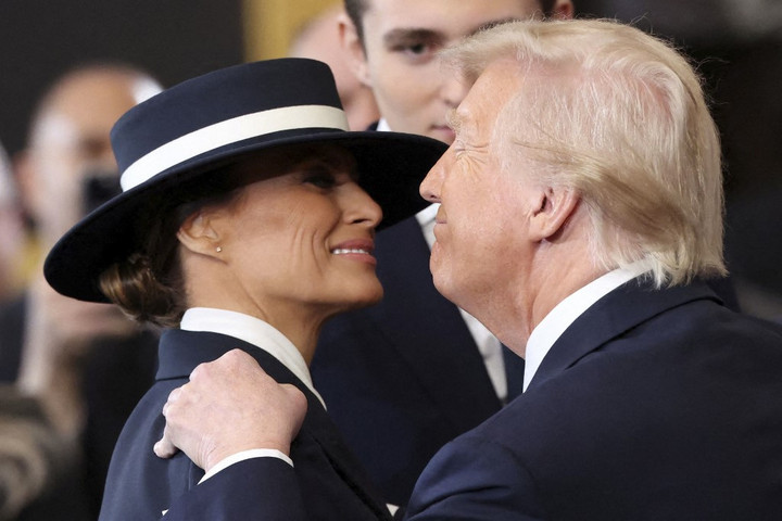 Fotó: AFP/Pool/Kevin Lamarque Trump szemét a felesége nyitotta fel