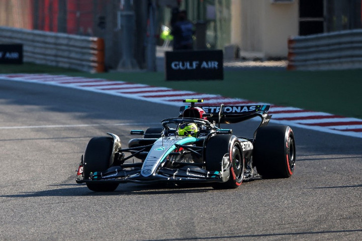 Fotó: Anadolu via AFP/Ayman Yagoob Az adidas öltözteti a Mercedes csapattagjait