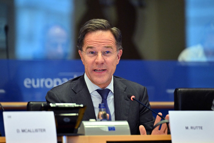 Mark Rutte: Ideje áttérni a háborús gondolkodásmódra