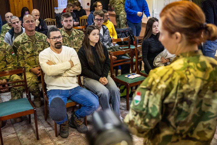 Fotó: Facebook/Szalay-Bobrovniczky Kristóf Jóval a várakozások felett sikerült a toborzókampány