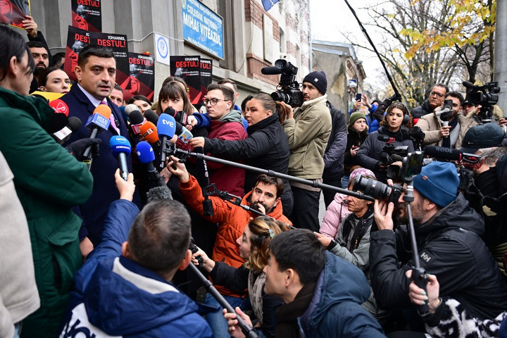 Fotó: AFP/Daniel Mihailescu Romániai elnökválasztás: az eredmény érvénytelenítése ellen tüntetett az AUR