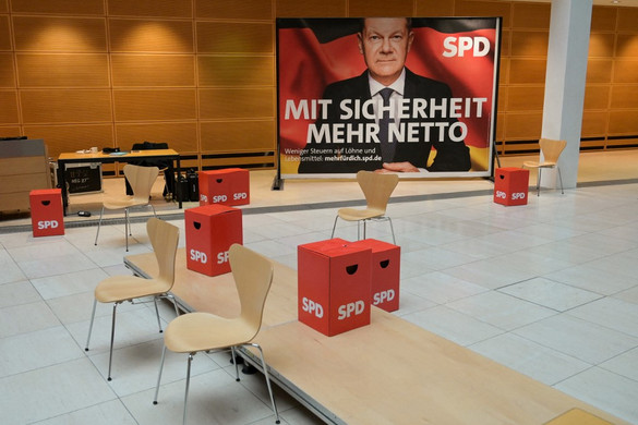 Úgy megy Moszkvába, hogy Berlinben marad Olaf Scholz