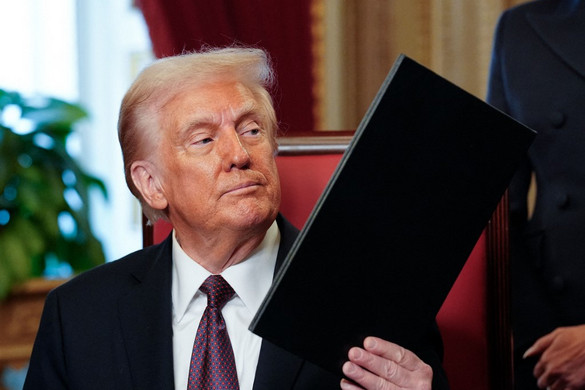 Donald Trump visszaveszi az oltástagadó katonákat